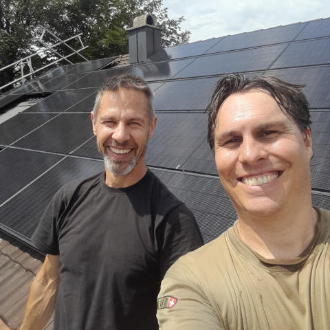 Solaranlage Selfie Strahlemaenner